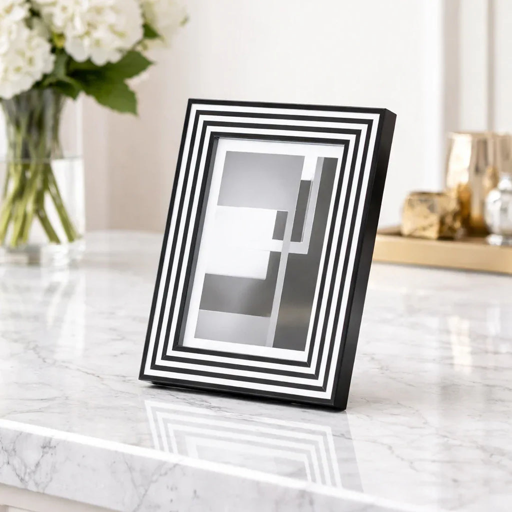 Black & White Pattern Photo Frame