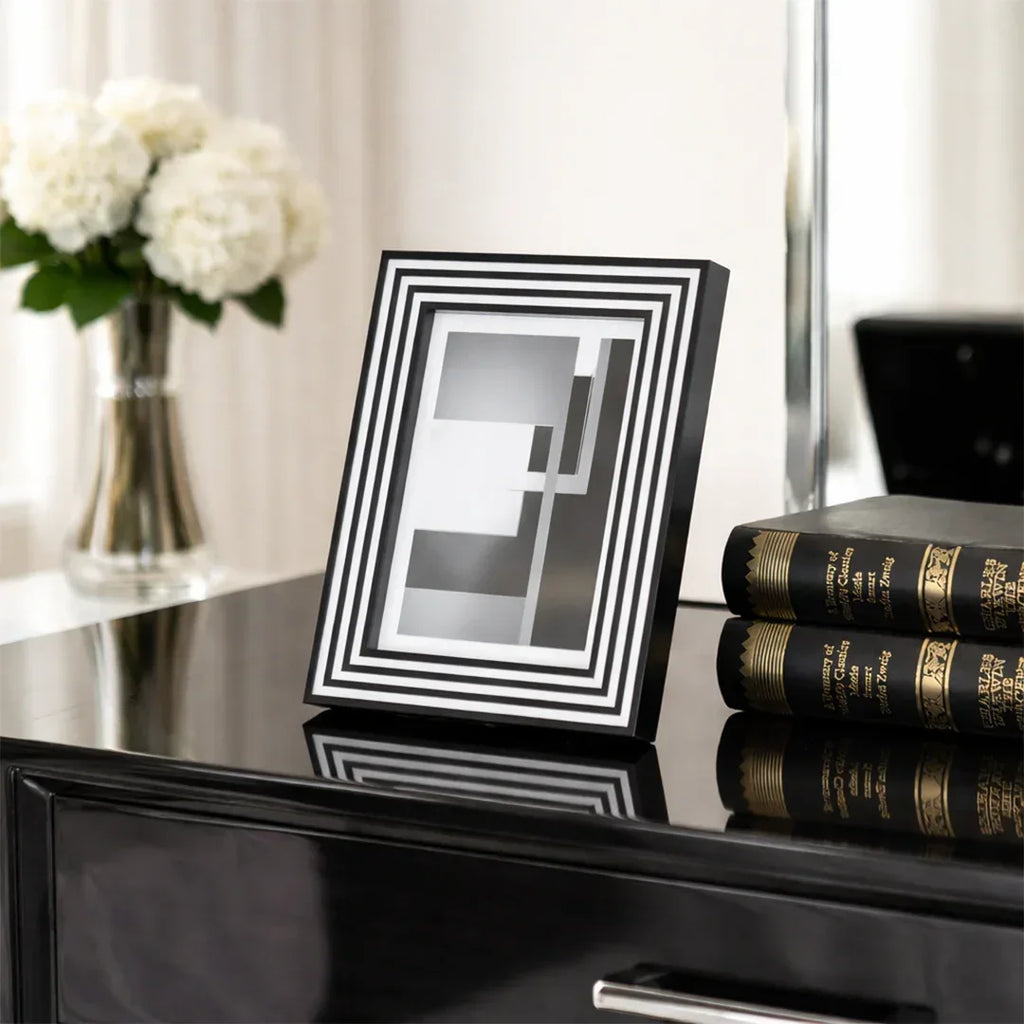 Black & White Pattern Photo Frame
